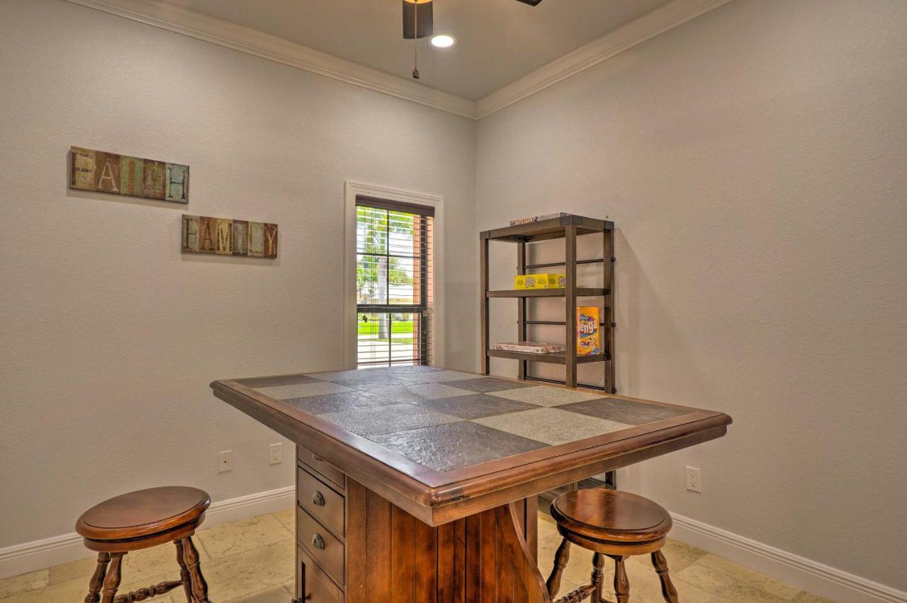 Canalfront Cape Coral Home With Patio And Grill! Екстер'єр фото